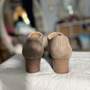 Naturalizer Tan Ankle Boots with Elastic Panels